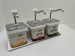 RVS frame inclusief 3 dispensers 2,5L dispensers, o.a.  Remia, Oliehoorn RVS frame inclusief 3 dispensers 2,5L dispensers, o.a.  Remia, Oliehoorn